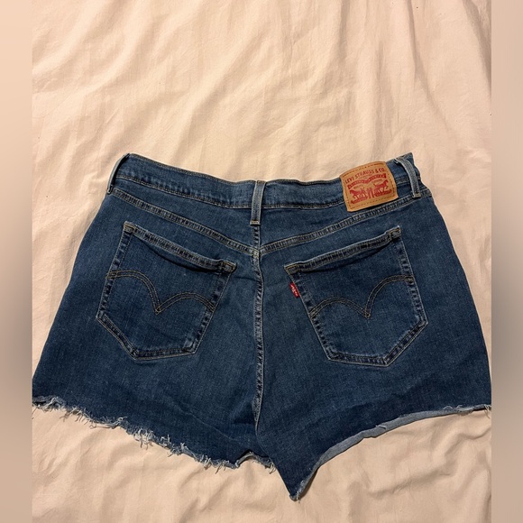 Levis High Rise Shorts - Picture 5 of 5